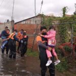Fuertes inundaciones provocan caos vehicular en Puebla
