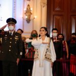En grito de Independencia, Barbosa rinde homenaje a personal de salud