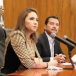 ¡Otra vez! Patrulla de la Policía Estatal chocó y derribo un poste de la CFE en Analco