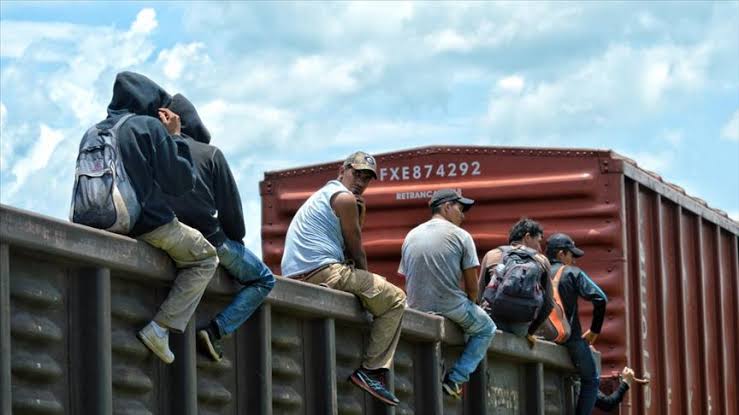 Piden respeto a migrantes que están en Polideportivo Xonaca