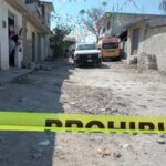 Tras aparatoso accidente, elemento de seguridad privada queda atravesado en el carril de RUTA
