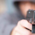 Roban cinco vehículos en estacionamiento de San Pedro Cholula; hay 5 detenidos