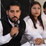 Hombre cae de su bicicleta y muere al ser arrollado en la 2 Sur