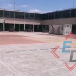 Mujer en estado de ebriedad volcó su unidad frente al Hospital General de Cholula