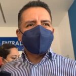 ¡Insólito! Por defender a su novia de un delincuente es apuñalado en el tianguis de Bosques de San Sebastián.