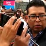 Vecinos de Misiones de San Francisco tapan baches con ladrillos ante desinterés de Gerardo Sánchez