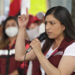 Un ciclista resultó severamente lesionado tras caer a un registro sin tapa en San Lorenzo Almecatla, Puebla.