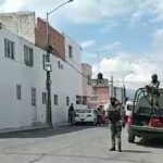 Presidente municipal de Ahuazotepec se enfada con policías estatales por no detener a un presunto huachicolero; los acusó de encubrir a los delincuentes