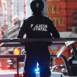 Vehículo se incendia sobre Boulevard Vicente Suárez y causa tráfico intenso en la zona.