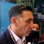 Trailero pierde el control y termina volcado sobre la autopista México-Puebla.