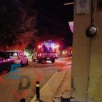 Balean a padre e hijo afuera de su domicilio en la colonia Benito Juárez en Tehuacán.