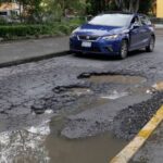 Delincuentes golpean al dueño de una camioneta para robarle su unidad y salir huyendo en Tehuacán