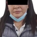 Conductor de Didi evita ser atracado en Cuautlancingo y termina estrellándose contra un poste.