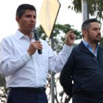 Albañil recibe descarga eléctrica y cae de una azotea en la colonia Miguel Hidalgo.