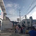 Se salvó de milagro: un automovilista se llevó un gran susto al ver su vehículo incendiarse en la colonia Miguel Negrete.