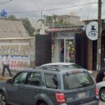 Tráiler se impacta contra una unidad de transporte público y ocasiona caos vial sobre la Prolongación Reforma.