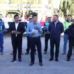 Dos lesionados deja fuerte choque entre la Ruta Flecha Azul y una camioneta de valores en el Centro de Puebla.