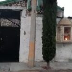 Dos delincuentes fueron abatidos a balazos cuando intentaban atracar una ferretería en Izucar de Matamoros.