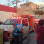 Automovilista choca y derriba una luminaria en la carretera federal a Tlaxcala.