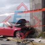 Tren embiste a un tráiler sobre el Boulevard 18 De Noviembre; el conductor logró sobrevivir.
