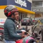 Indigente es captado comiendo perro en León, Guanajuato