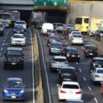 Automovilista choca y derriba señalética sobre la carretera federal a Tehuacán.