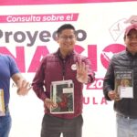 Trabajadores de Eduardo Rivera despojan puestos de comerciantes a las afueras del carolino
