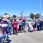 Con los baños inservibles, piso maltratado y con filtraciones de agua así luce el mercado de sabores de la capital poblana