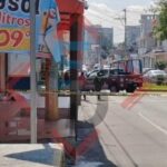 Camioneta que transportaba despensa arde en llamas en el Periférico Ecológico