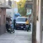 Voraz incendio consumió una juguetera en Tehuacán; un bombero resultó afectado