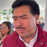 Poblano no ve un hoyo y se va con todo y coche en San Manuel