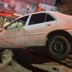 Sujetos incendian auto y dejan restos humanos frente al C5 de Periférico Ecológico