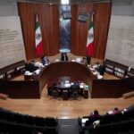 Policías de Puebla rescatan a hombre que amenazaba con saltar de un puente en el Periférico Ecológico