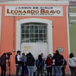 Conductor  de camioneta termina sobre carril del RUTA en Bulevar Atlixco
