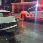 Conductor ebrio embiste a motociclista en Atlixco; fue detenido por testigos