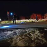 Adolescente muere tras chocar su moto contra un autobús varado en Palmar de Bravo