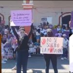 Mujer muere prensada tras choque de vehículo en San Andrés Cholula