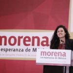 Policías son captados durmiendo mientras joven era víctima de un asalto en la 11 Sur