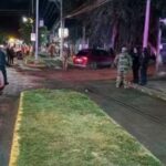 Vehículo cae desde el Periférico Ecológico y Bulevar Forjadores; hay varios lesionados