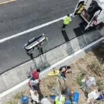 Camioneta derriba fachada de un SIX en Las Torres; conductor huyó del lugar