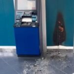 Roban llantas de camioneta en Colonia Santa Bárbara; abandonan el vehículo sobre tabiques