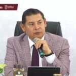 Tráiler termina volcado tras intento de asalto en la autopista Orizaba–Puebla