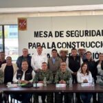 Vehículo termina dentro de un OXXO tras carambola en la Texmelucan-El Verde