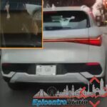 Balacera nocturna en la avenida Juárez deja un auto de alta gama dañado
