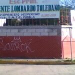Con gasolina y colchones Normalistas de Teteles se manifiestan en Casa Aguayo para exigir plazas a docentes