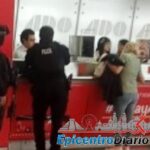 Madre e hija son asaltadas en a unos metros de sucursal BBVA de Puebla capital; les robaron 35 mil pesos