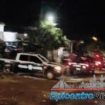 Conductor choca contra un poste y deja abandona su camioneta sobre la 11 Sur de Puebla capital
