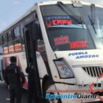 Captan a pareja haciendo el delicioso en una combi en plena calle de San Andrés Cholula