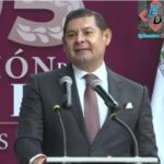 Transeúnte es engañado por grupo de sujetos y se queda sin sus pertenencias en Tehuacán