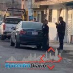 Evidencian a maestra de la Salle Puebla tras pasarse el alto y amenazar a un conductor con un taser